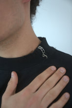 Lade das Bild in den Galerie-Viewer, BLACK LONGSLEEVE
