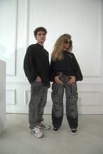 Lade das Bild in den Galerie-Viewer, BLACK LONGSLEEVE
